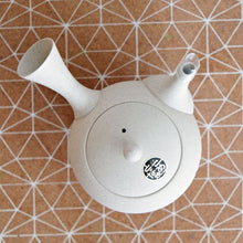 Load image into Gallery viewer, Tokoname-Yaki Teapot Beige
